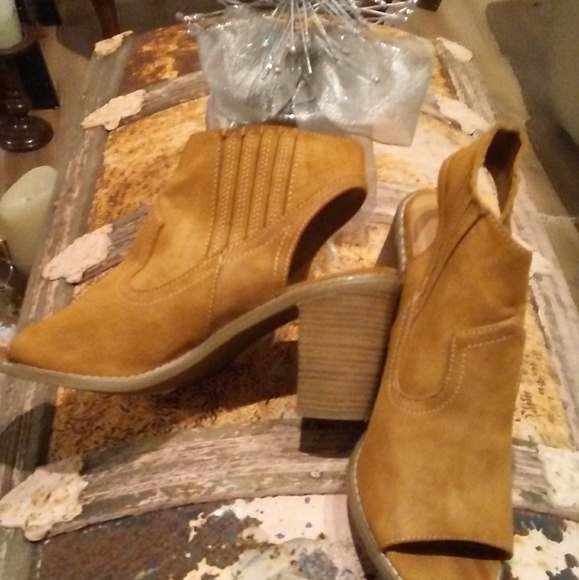 Bootie - Picture 3 of 4